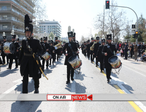 Εντυπωσίασε στην παρέλαση για την “25η Μαρτίου” στη Θεσσαλονίκη η φιλαρμονική “Δ. Σολωμός” (VIDEO)