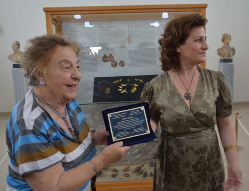 Ο “αποχαιρετισμός” της Ολυμπίας Βικάτου στην σπουδαία αρχαιολόγο Φωτεινή Ζαφειροπούλου