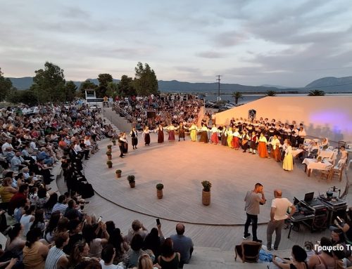 Μεσολόγγι: Ανακαινίστηκε το Ανοιχτό Θέατρο του Λιμανιού, αλλά οι θεατές εξακολουθούν να κάθονται στο τσιμέντο
