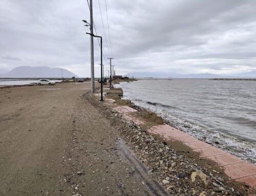 Άνοδος της στάθμης της θάλασσας στο Μεσολόγγι – Προβλήματα σε Αγία Τριάδα και Τουρλίδα
