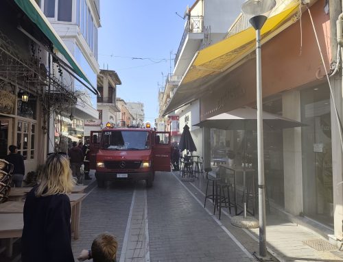 Μεσολόγγι: Επιχείρηση της Πυροσβεστικής για καπνούς σε κατάστημα στον πεζόδρομο Χαρ. Τρικούπη