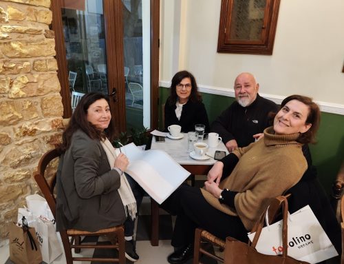 Μεσολόγγι: Αυθόρμητη συνάντηση με τη Γαλλίδα επιμελήτρια που συνόδευσε τον πίνακα του Ντελακρουά