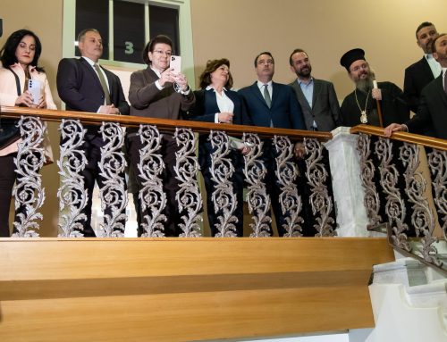 Μεσολόγγι: Όταν η Λίνα Μενδώνη σήκωσε το κινητό για να φωτογραφίσει τον πίνακα του Ντελακρουά