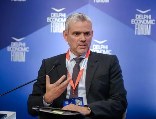 Κώστας Καραγκούνης από το Οικονομικό Φόρουμ Δελφών: «Η τεχνητή νοημοσύνη πρέπει να ενδυναμώσει τον εργαζόμενο»