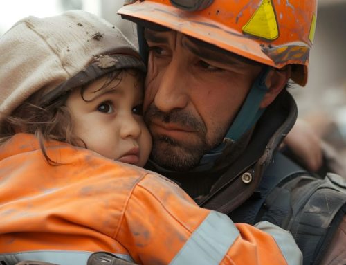 «Μαμά, τι κάνει ένας πυροσβέστης;» – Η αφοπλιστική ερώτηση ενός παιδιού για το φλεγόμενο Αμάρι
